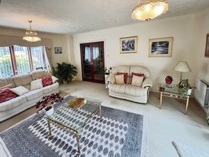 Lounge- click for photo gallery